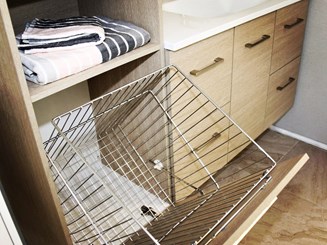 KOŠARA ZA PRLJAVO RUBLJE 325x580x270mm/NA FRONTU