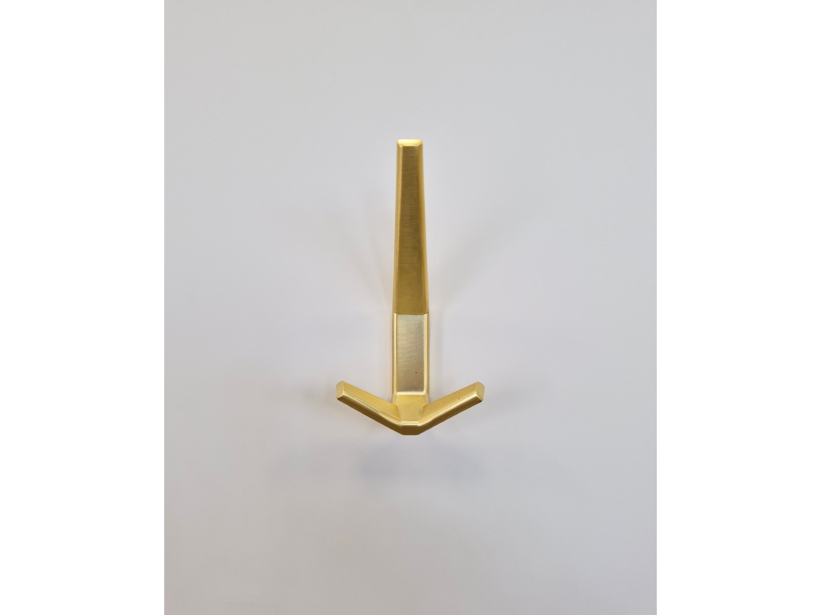 VJEŠALICA ZA JAKNE I KAPUTE WM-057 BRUŠENO ZLATO